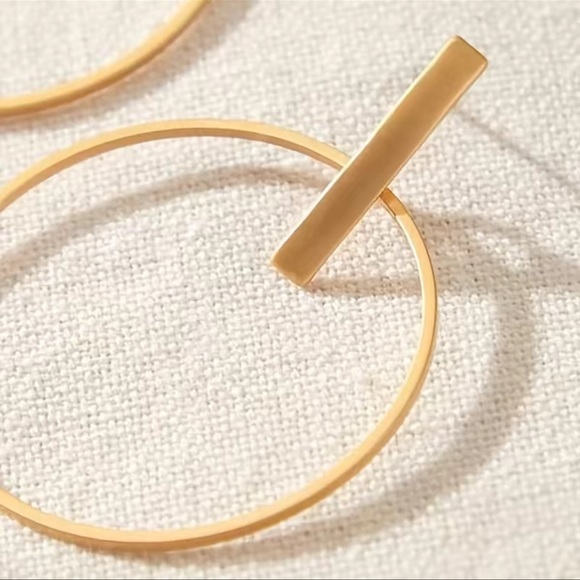 Elegant 18k Gold Plated Hollow Geometrical Circle Earrings - Picture 2 of 4